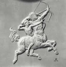 Le centaure Chiron entrainant un jeune garçon au tir à l‘arc